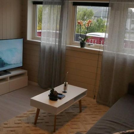 Nyrenovert Leilighet Med Gratis Parkering Leknes Exteriér fotografie