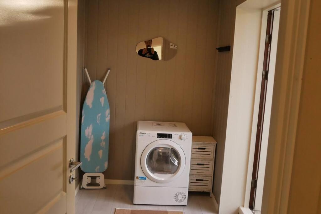 Nyrenovert Leilighet Med Gratis Parkering Leknes Exteriér fotografie